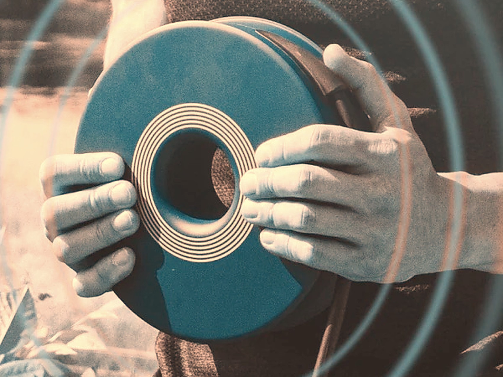 A hand-held symphonic pulsed electromagnetic field coil radiating concentric field rings